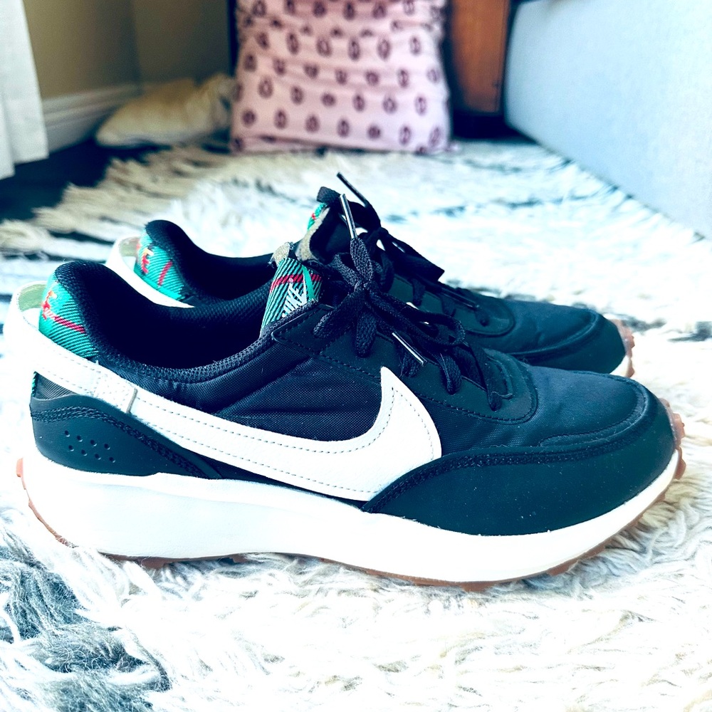 Nike men’s Waffle Debut retro sneaker size 9.5